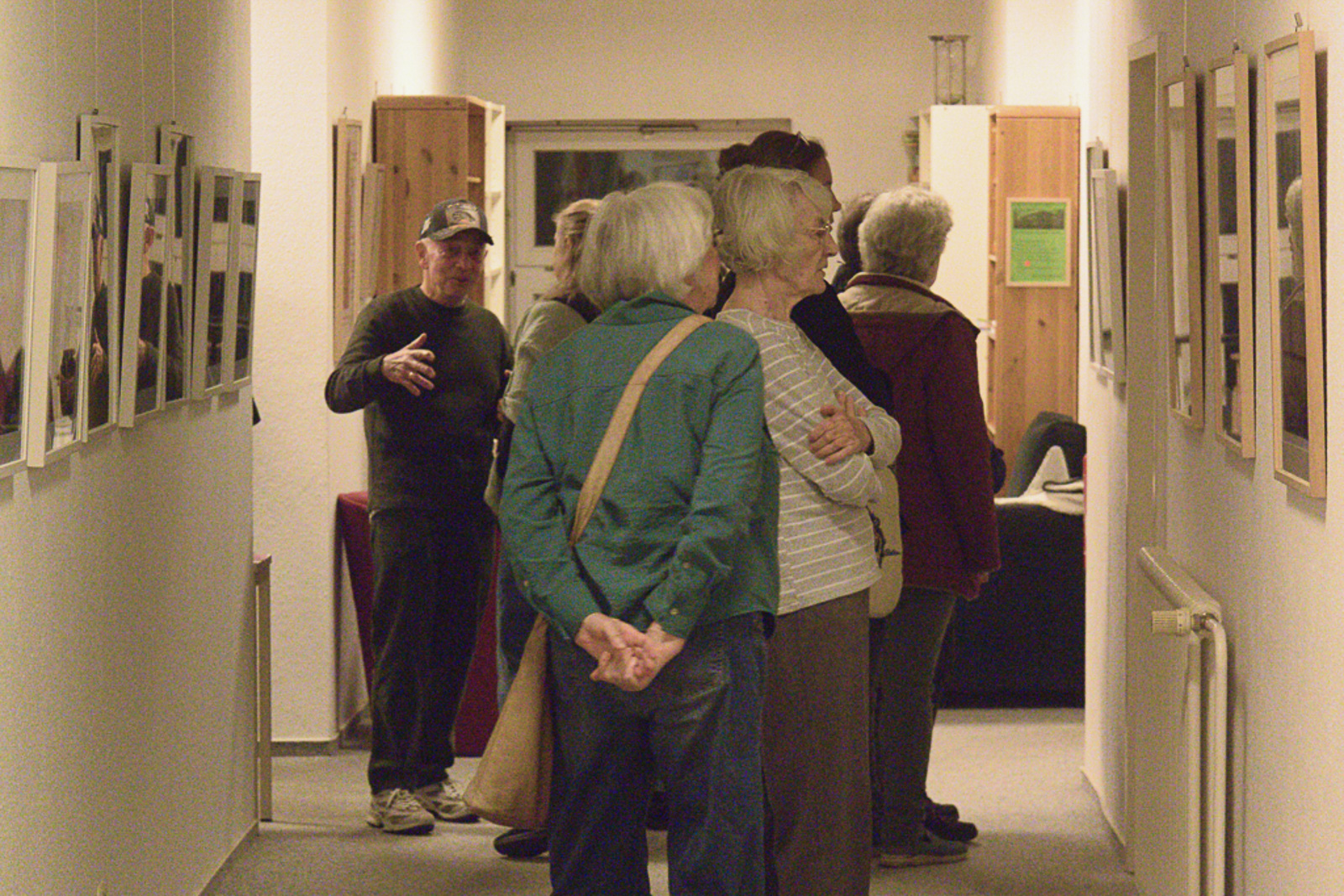 20291015 HerzLos Finissage Besucher 3