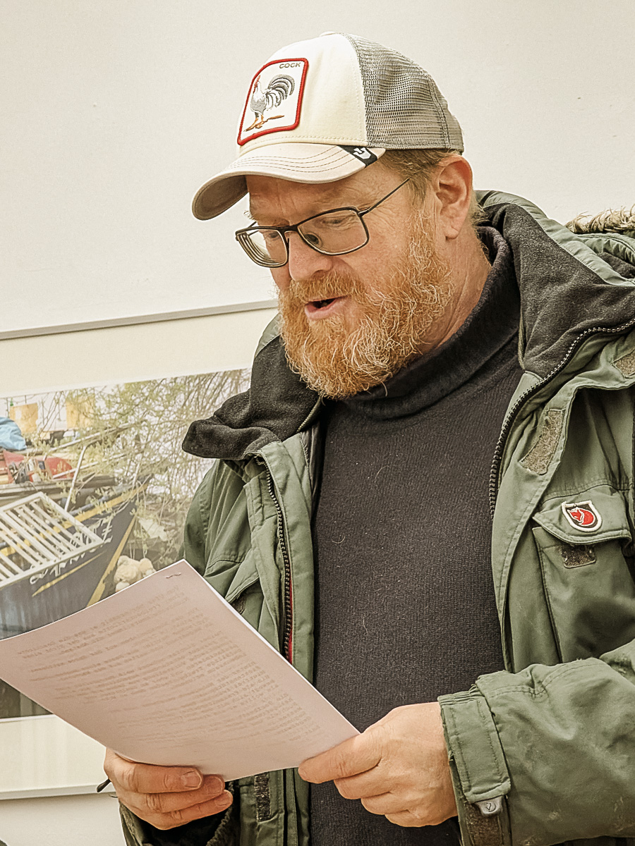 20250122 Vernissage Schiffsnomaden von Reiner Slotta Portrait EH 2